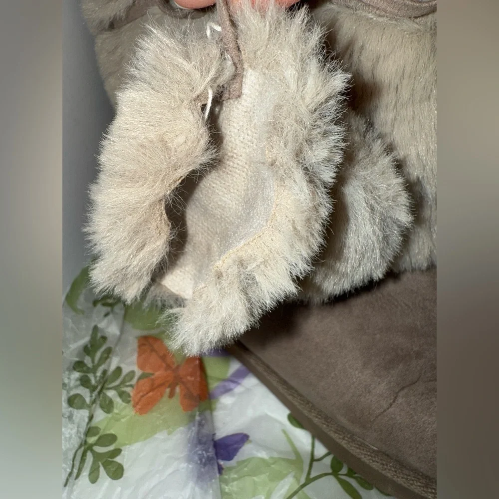 Makalu Faux Fur Winter Boots (Youth 3M) with flaws